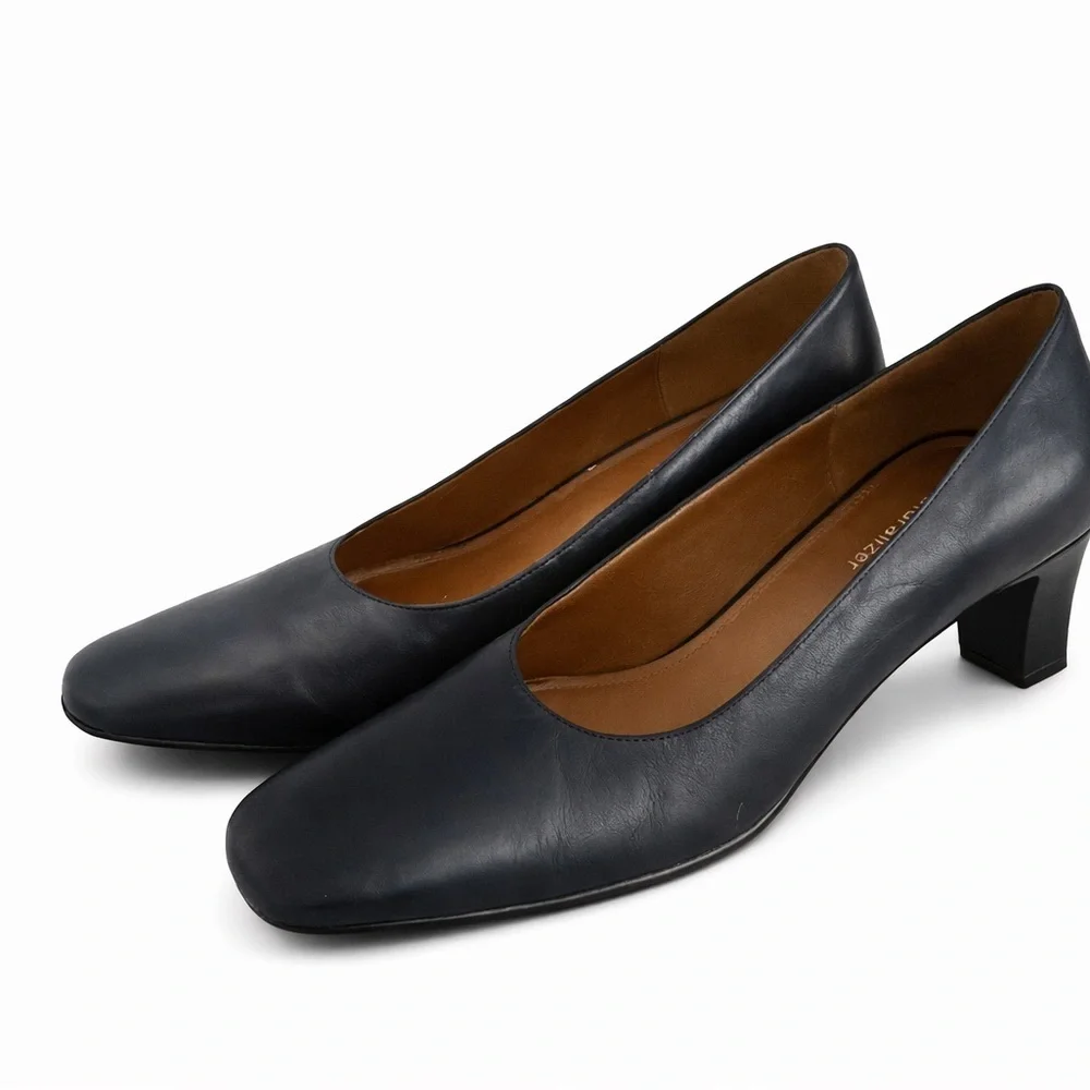 Naturalizer Women’s Navy Blue Leather Pumps Size 9 Narrow | 2.5” Heel